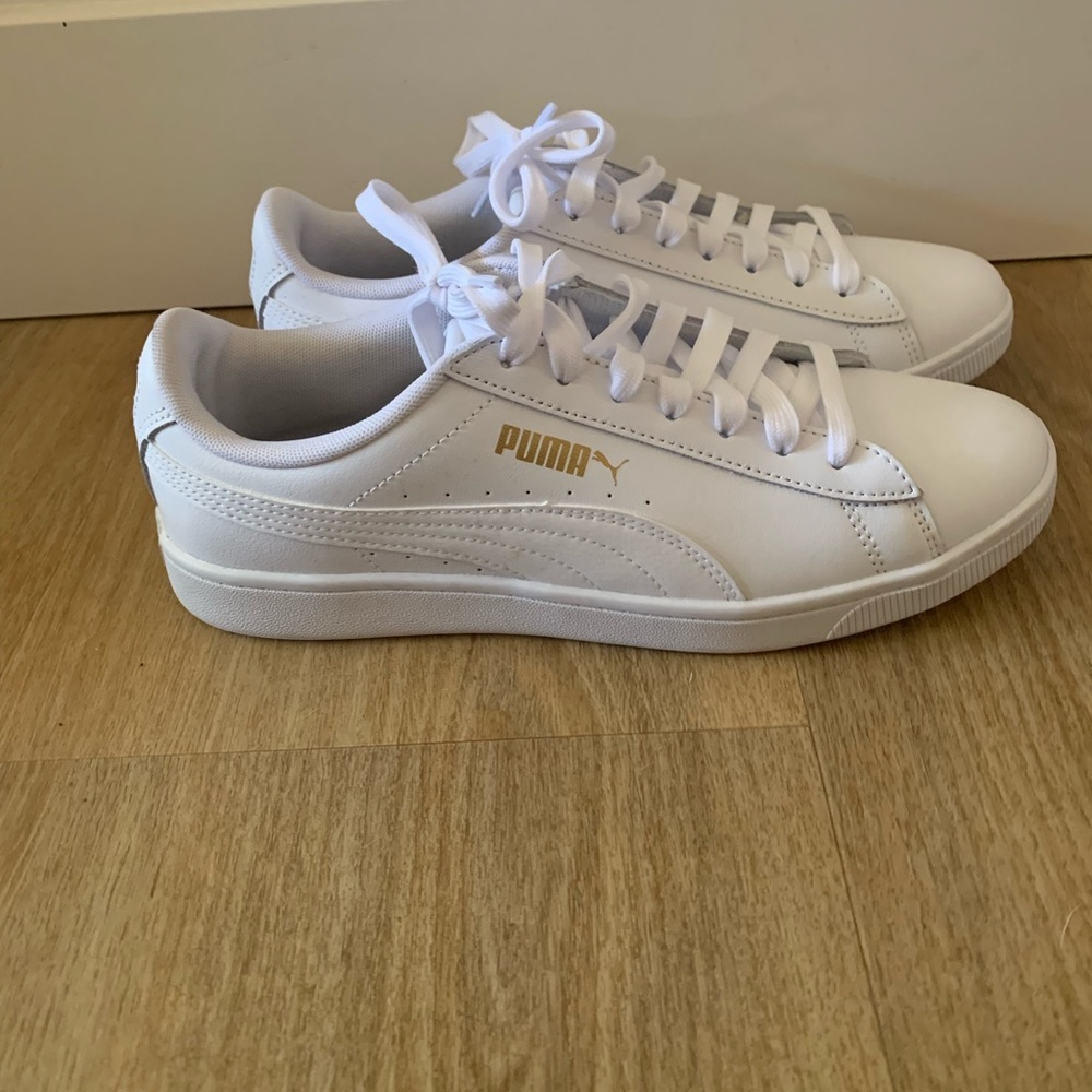 Women’s Puma Sneakers NWOT